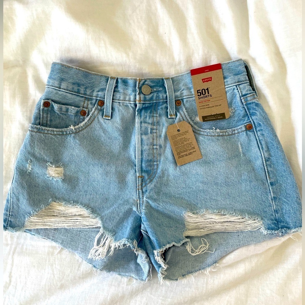 Brand new with tags levi’s 501 jean shorts!!